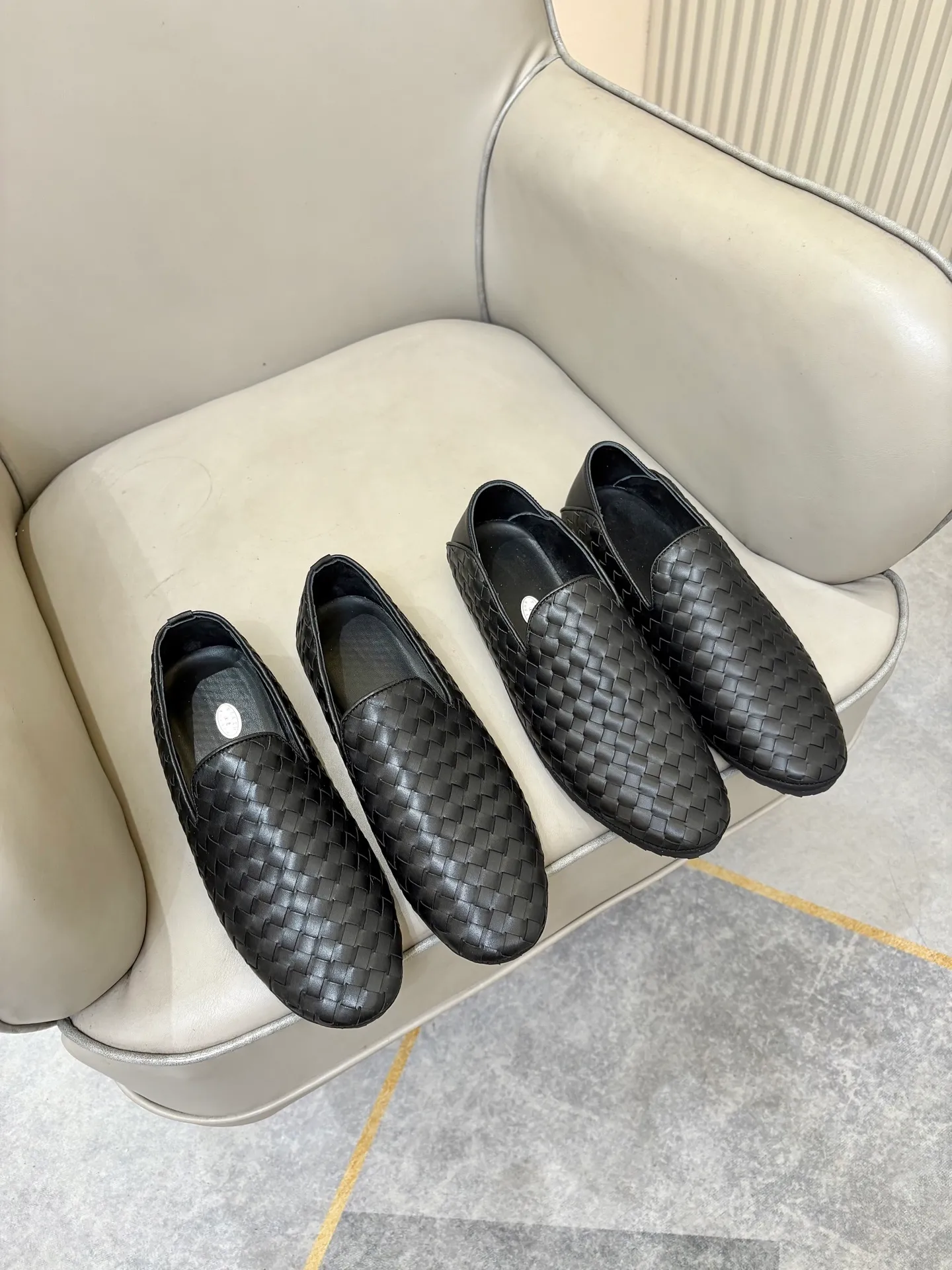 P420. BV men's casual shoes, handsome and versatile low-top shoes, woven cowhide upper, pigskin lining for the feet, 🌺🌺perfect shoe last, 🌲🌲 fashionable and handsome, comfortable on the feet, 🚗🚗wear-resistant and non-slip rubber outsole. Code number: 38-44. 45 is custom-made and cannot be returned or exchanged